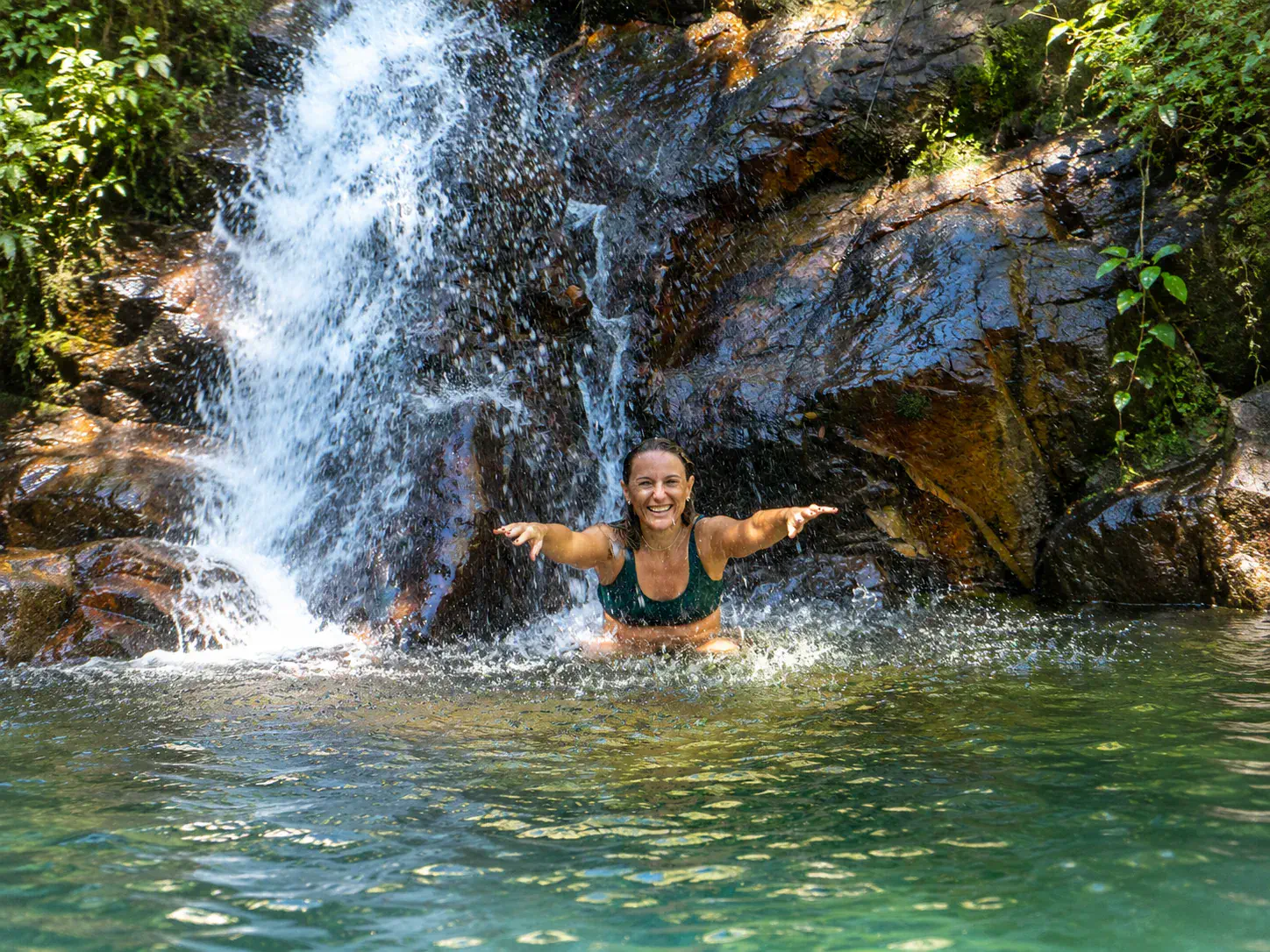 Vivência na cachoeira no terceiro dia do Acenda Mulheres