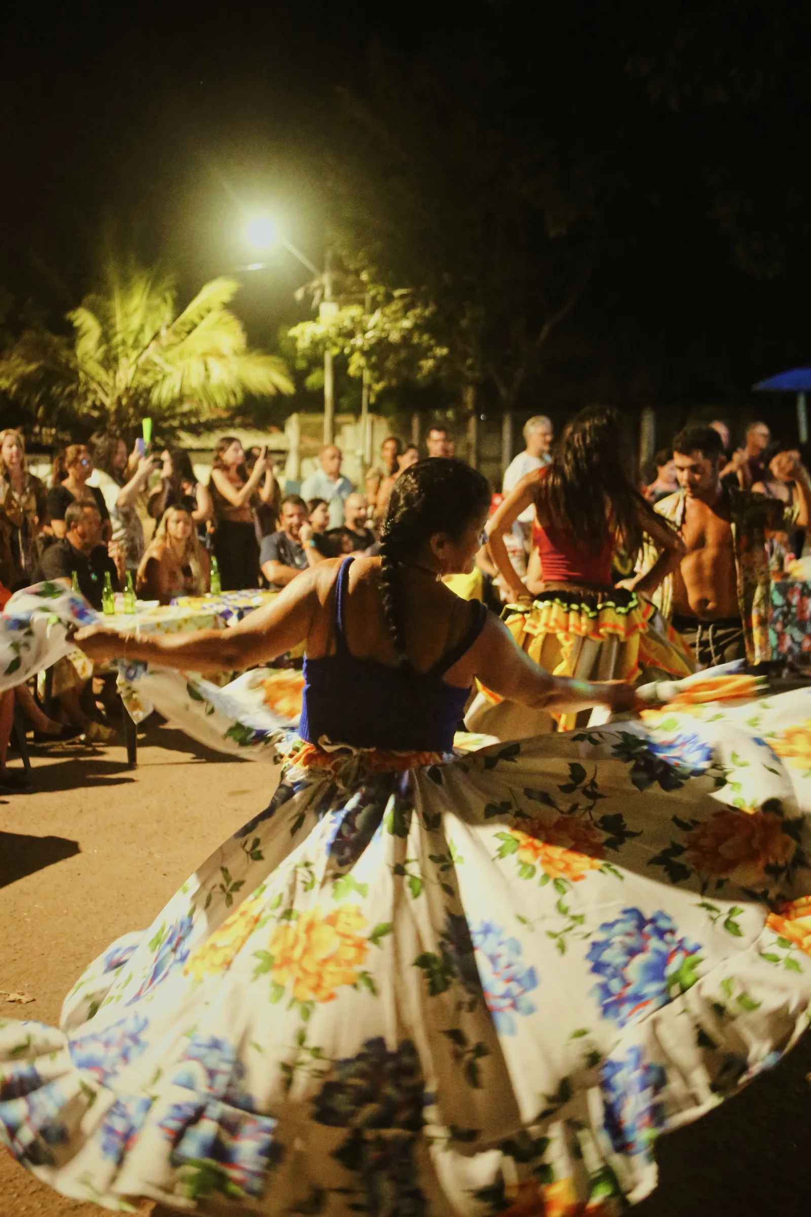 Dança de carimbó à noite em Alter do Chão